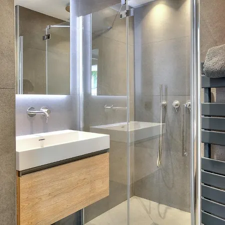 Luxury Flat With Balcony - Center Apartament *