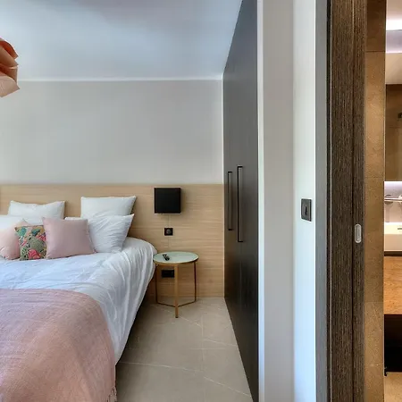 Luxury Flat With Balcony - Center * Cannes