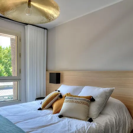 Apartment Luxury Flat With Balcony - Center